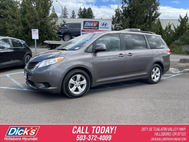 2013 Toyota Sienna LE 7-Passenger Auto Access Seat