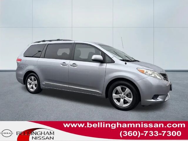 2013 Toyota Sienna LE 7-Passenger Auto Access Seat