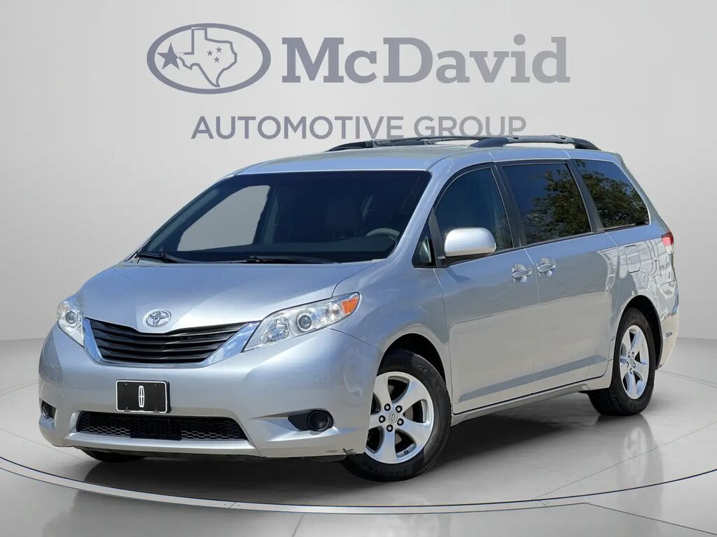 2014 Toyota Sienna LE 7-Passenger Auto Access Seat — photo 1 of 13