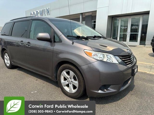 2014 Toyota Sienna LE 7-Passenger Auto Access Seat