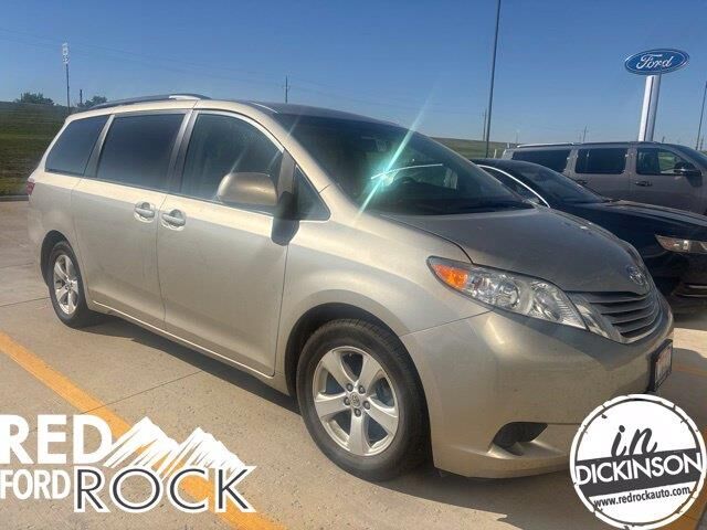 2015 Toyota Sienna LE 7-Passenger Auto Access Seat