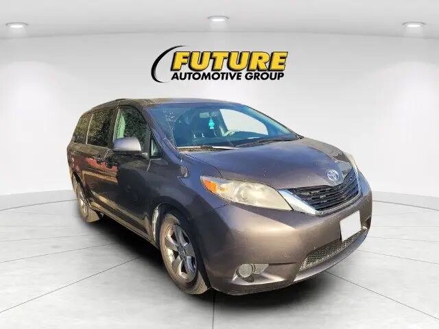 2013 Toyota Sienna LE 7-Passenger Auto Access Seat