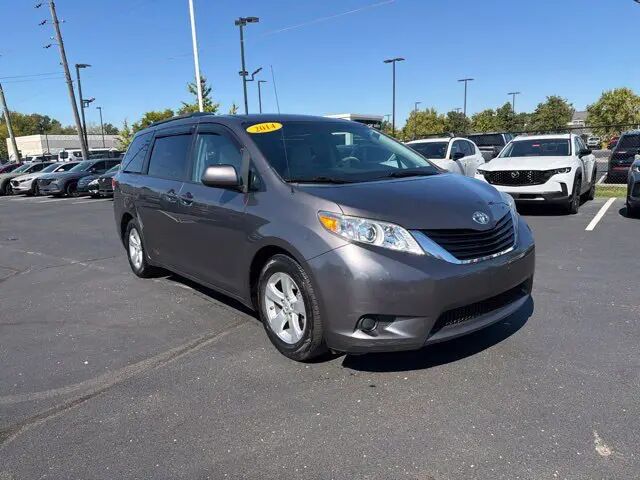 2014 Toyota Sienna LE 7-Passenger Auto Access Seat