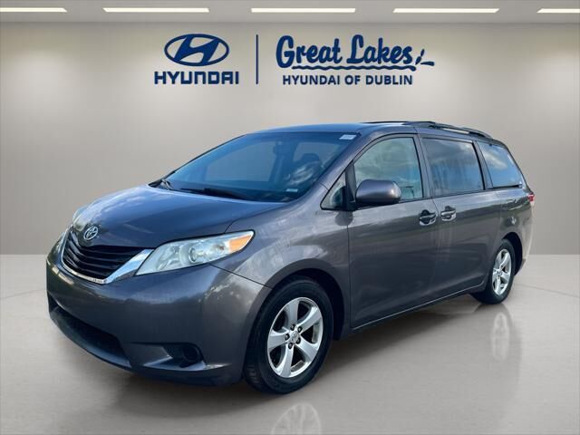 2013 Toyota Sienna LE 7-Passenger Auto Access Seat