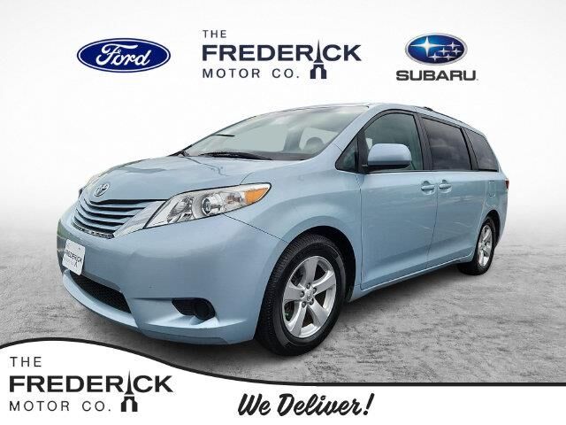 2015 Toyota Sienna LE 7-Passenger Auto Access Seat