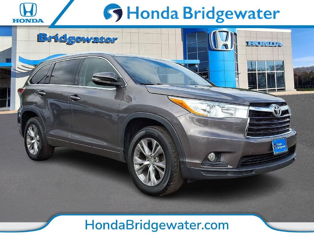 2015 Toyota Highlander XLE — photo 1 of 13