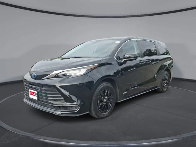 2021 Toyota Sienna LE 8-Passenger