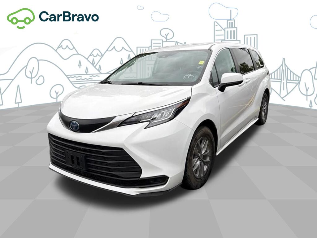 2022 Toyota Sienna LE — photo 1 of 5