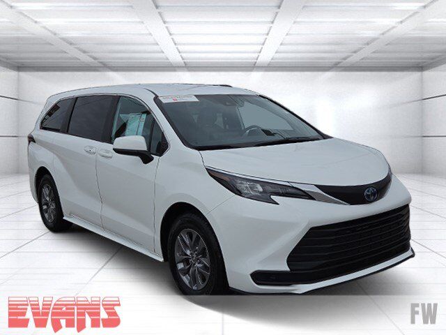 2025 Toyota Sienna LE
