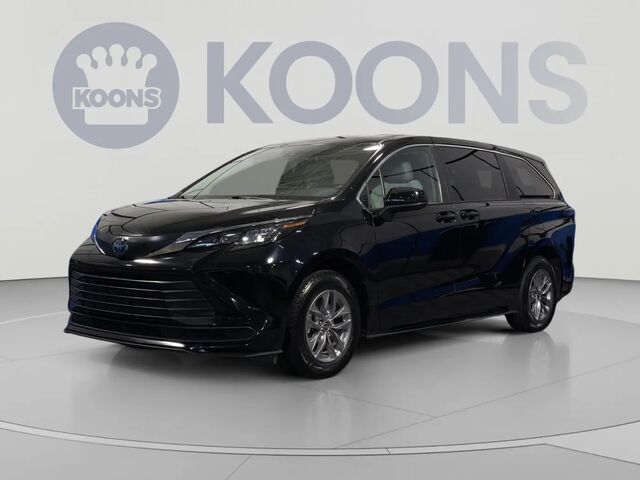 2025 Toyota Sienna LE 8-Passenger