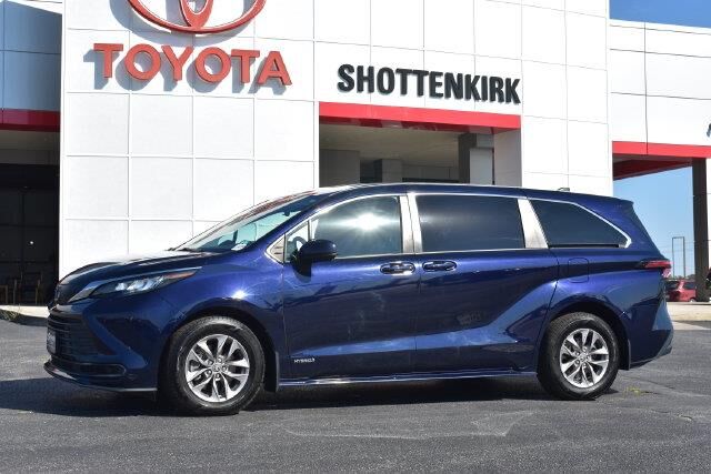 2021 Toyota Sienna LE 8-Passenger