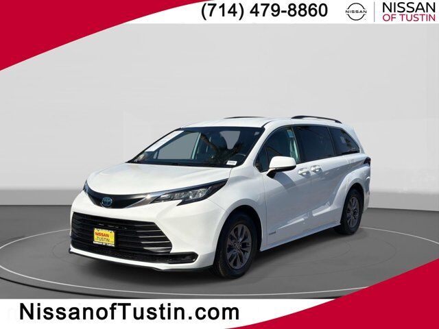 2021 Toyota Sienna LE