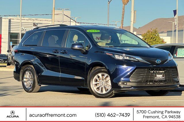 2025 Toyota Sienna LE