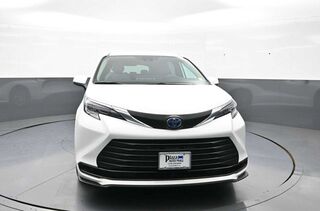 2025 Toyota Sienna LE