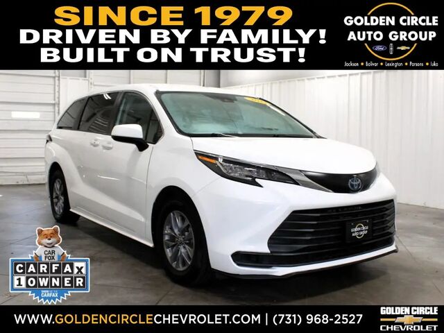 2022 Toyota Sienna LE 8-Passenger
