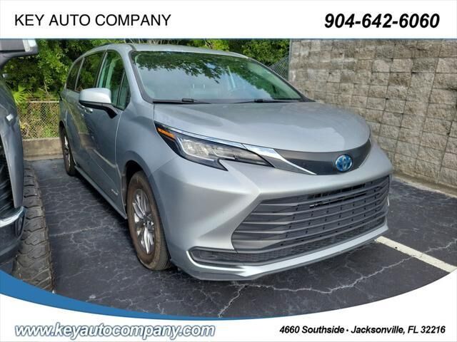 2021 Toyota Sienna LE 8-Passenger