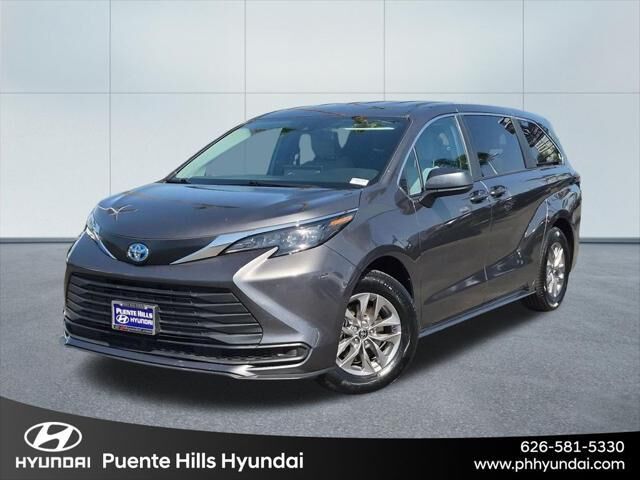 2025 Toyota Sienna LE 8-Passenger