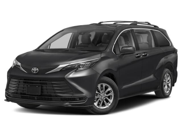 2025 Toyota Sienna LE 8-Passenger