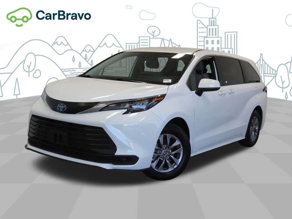 2025 Toyota Sienna LE — photo 1 of 7