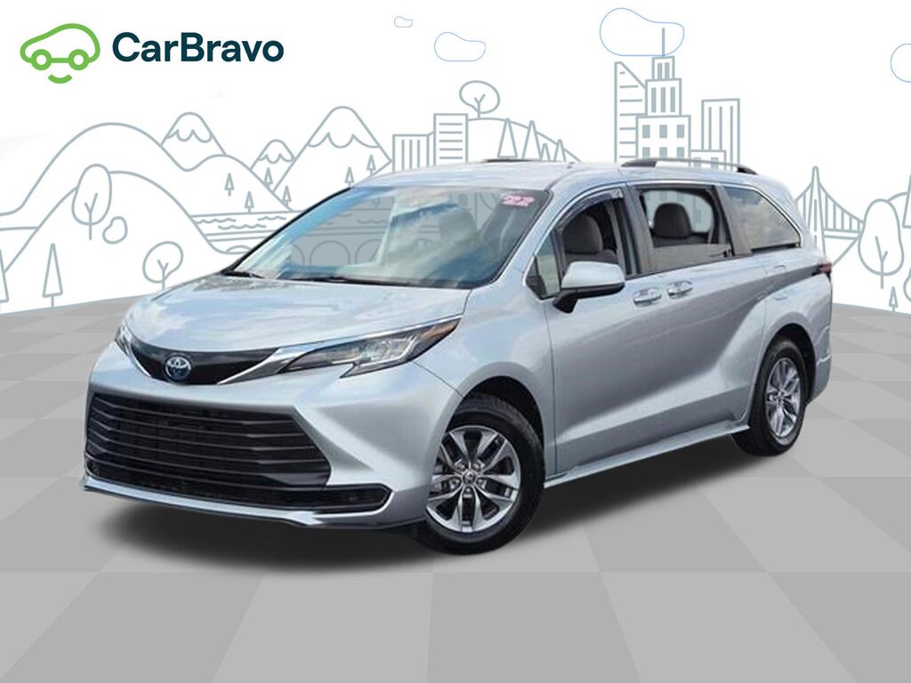 2022 Toyota Sienna LE — photo 1 of 6
