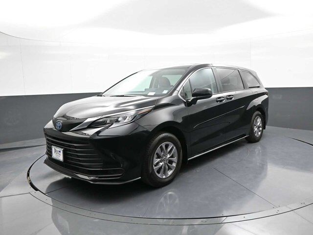 2024 Toyota Sienna LE