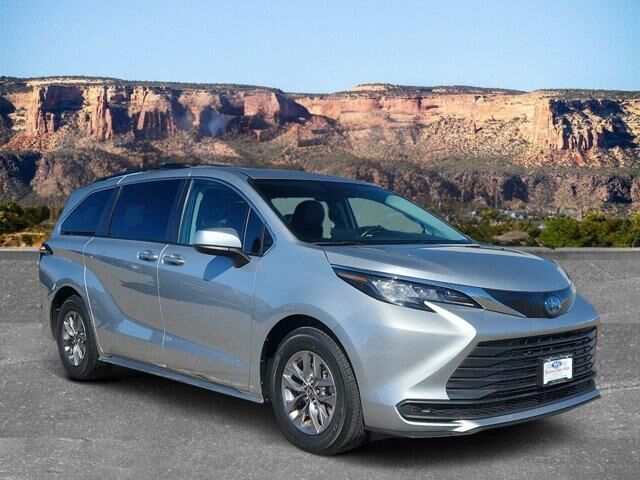 2023 Toyota Sienna LE 8-Passenger