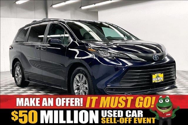 2025 Toyota Sienna LE 8-Passenger