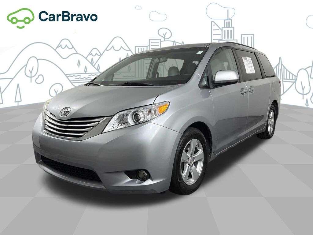 2017 Toyota Sienna LE Auto Access Seat — photo 1 of 6