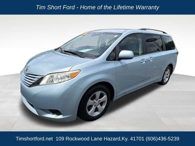 2017 Toyota Sienna LE 7-Passenger Auto Access Seat — photo 1 of 51