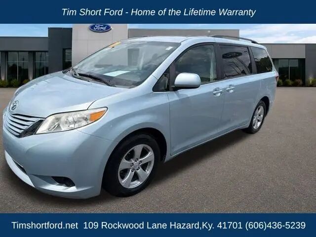 2017 Toyota Sienna LE 7-Passenger Auto Access Seat