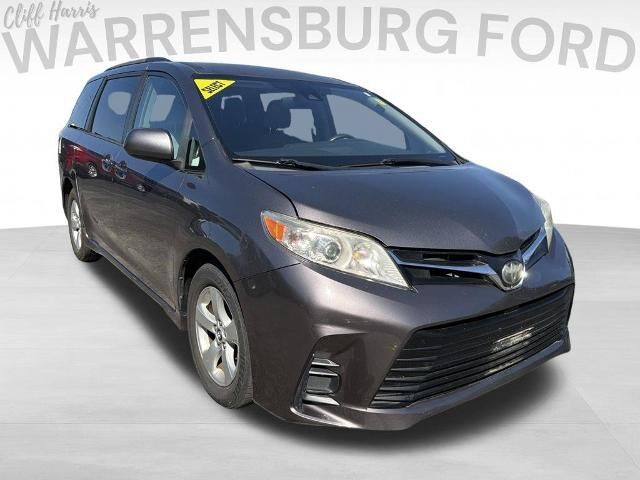 2019 Toyota Sienna LE 7-Passenger Auto Access Seat