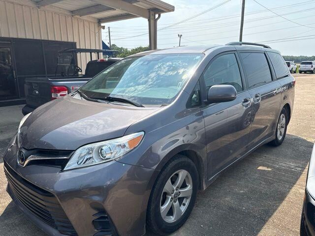2020 Toyota Sienna LE 7-Passenger Auto Access Seat