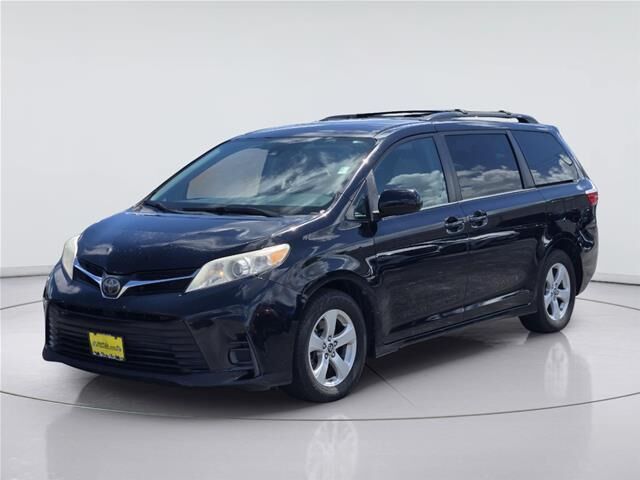 2018 Toyota Sienna LE 7-Passenger Auto Access Seat