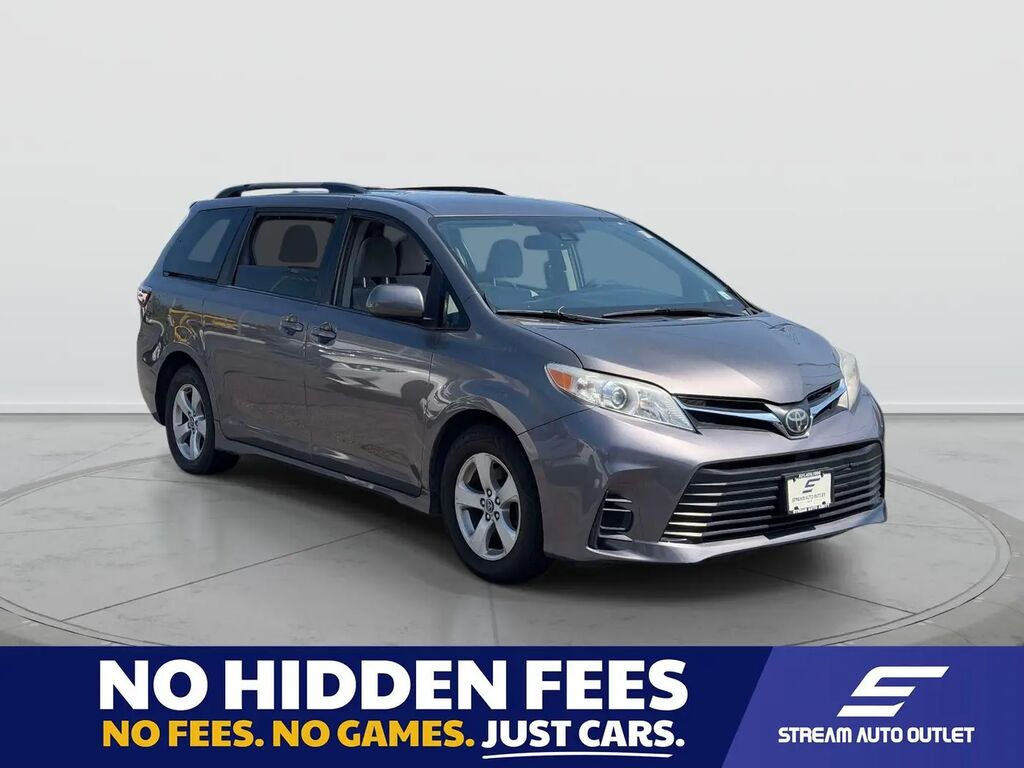 2018 Toyota Sienna LE 7-Passenger Auto Access Seat — photo 1 of 11