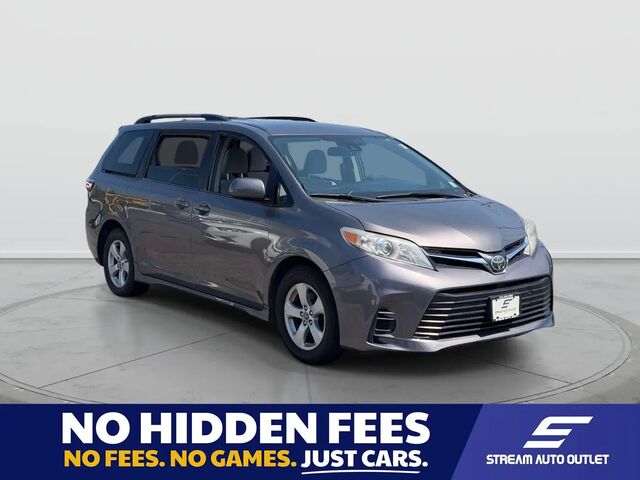 2018 Toyota Sienna LE 7-Passenger Auto Access Seat