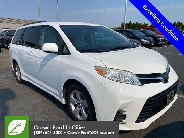 2018 Toyota Sienna LE 7-Passenger Auto Access Seat