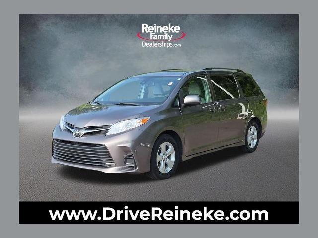 2019 Toyota Sienna LE 7-Passenger Auto Access Seat