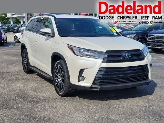 2017 Toyota Highlander SE