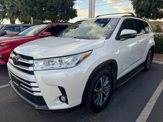 2019 Toyota Highlander XLE — photo 1 of 13