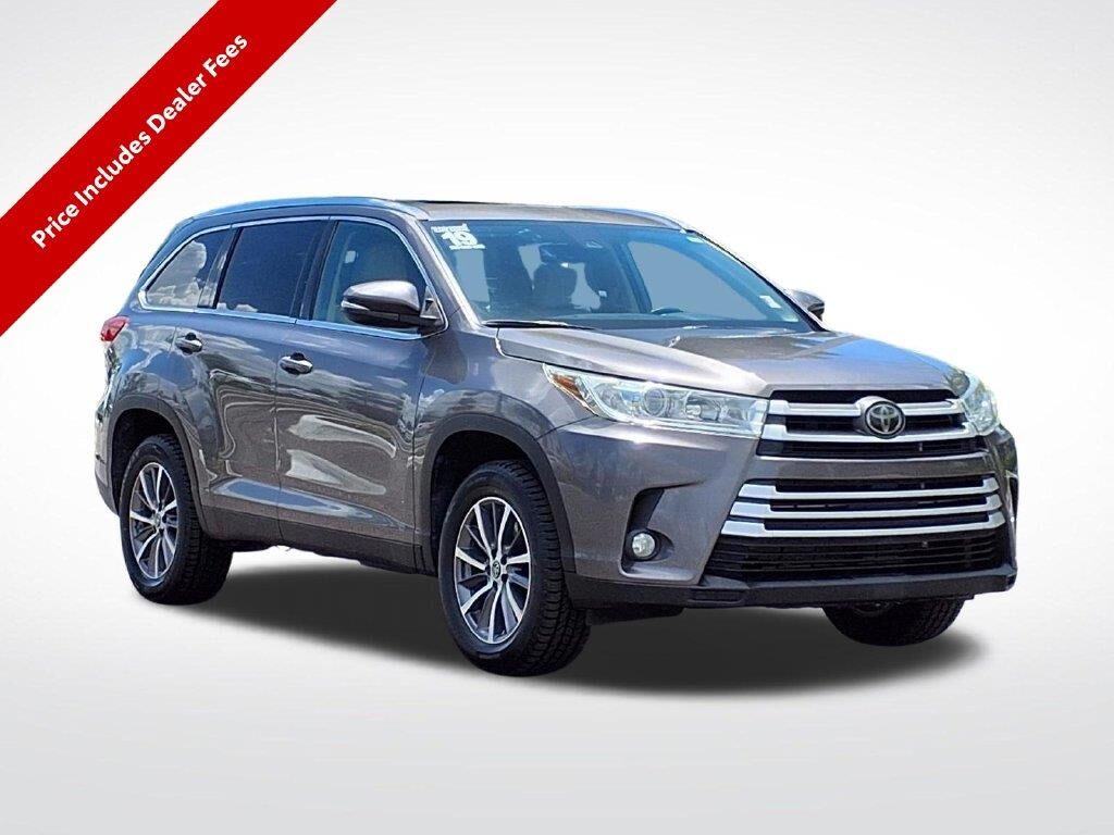 2019 Toyota Highlander XLE — photo 1 of 13