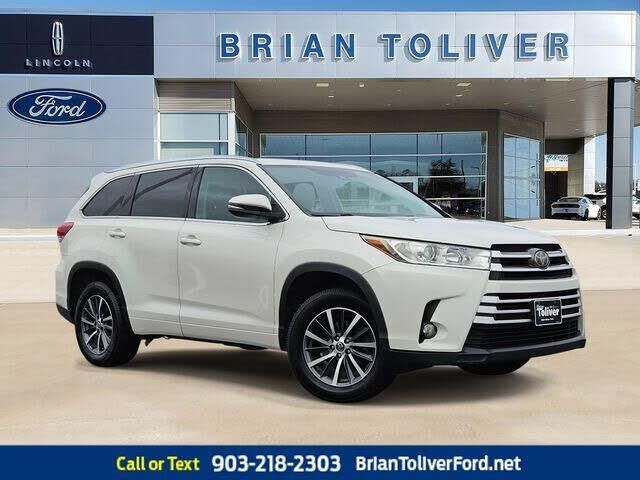 2018 Toyota Highlander SE — photo 1 of 1