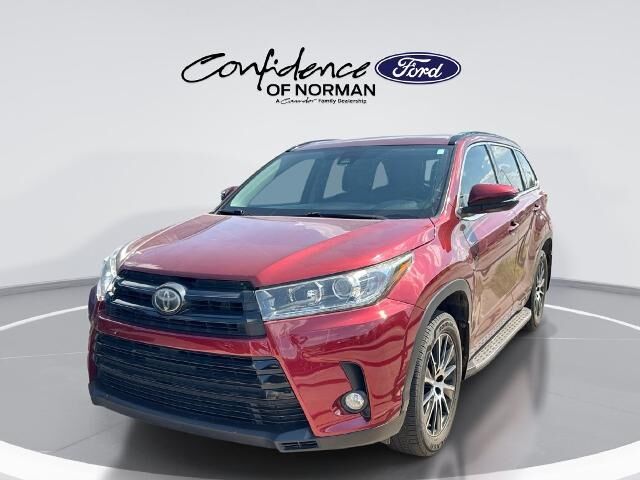 2017 Toyota Highlander SE