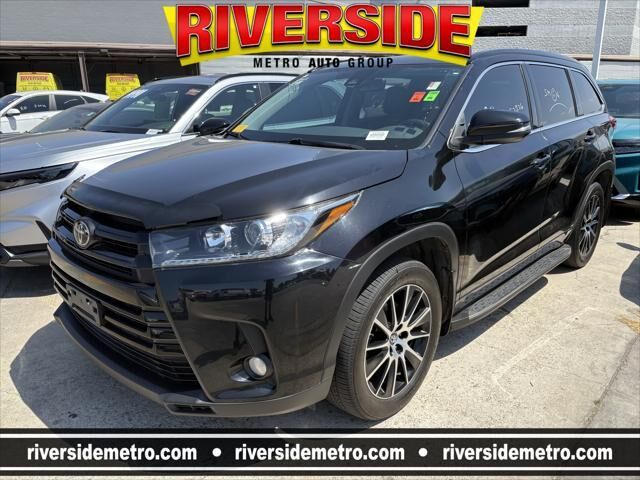 2017 Toyota Highlander SE — photo 1 of 4