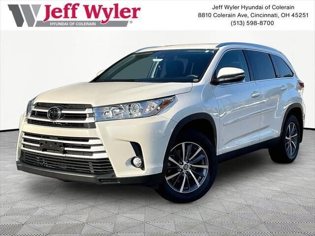 2019 Toyota Highlander SE — photo 1 of 13