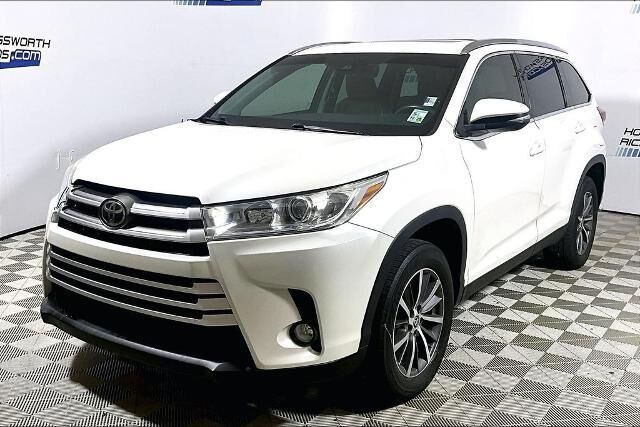 2019 Toyota Highlander XLE — photo 1 of 1