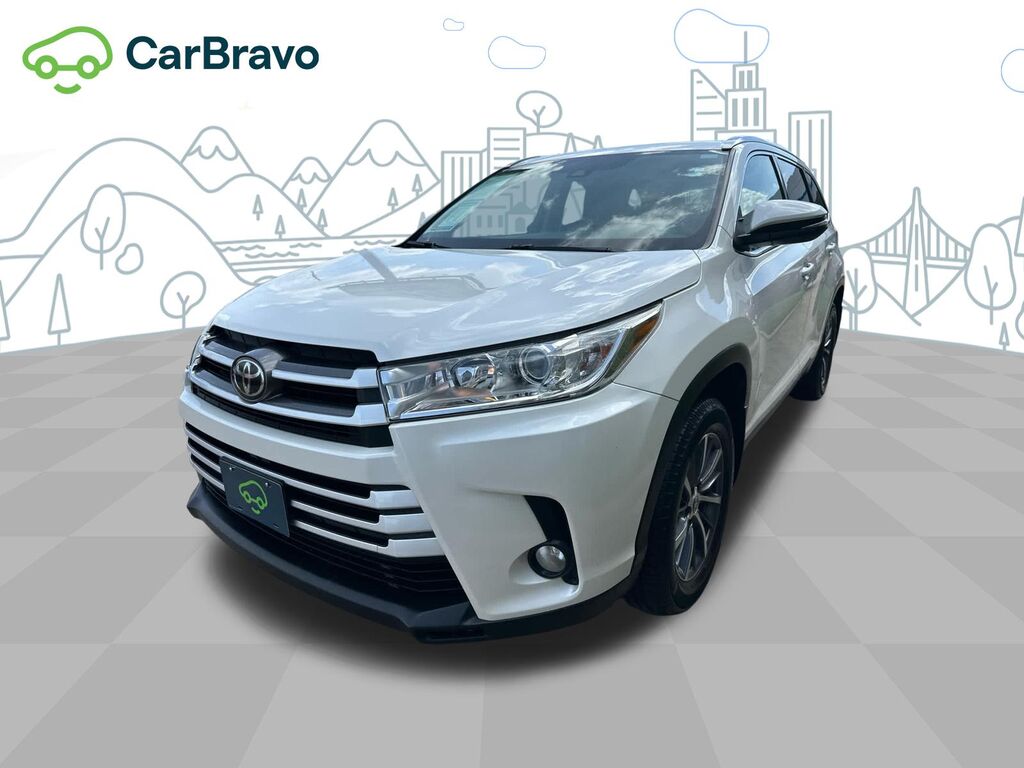 2019 Toyota Highlander XLE — photo 1 of 6