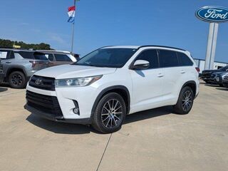2018 Toyota Highlander SE — photo 1 of 26