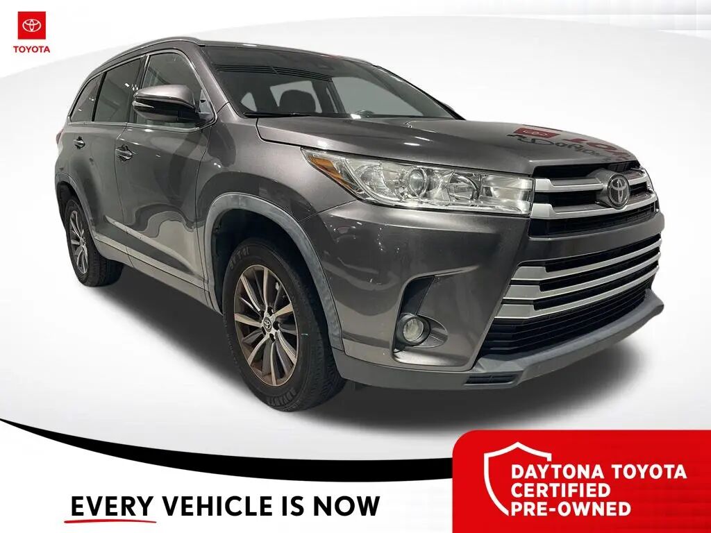 2019 Toyota Highlander XLE — photo 1 of 10