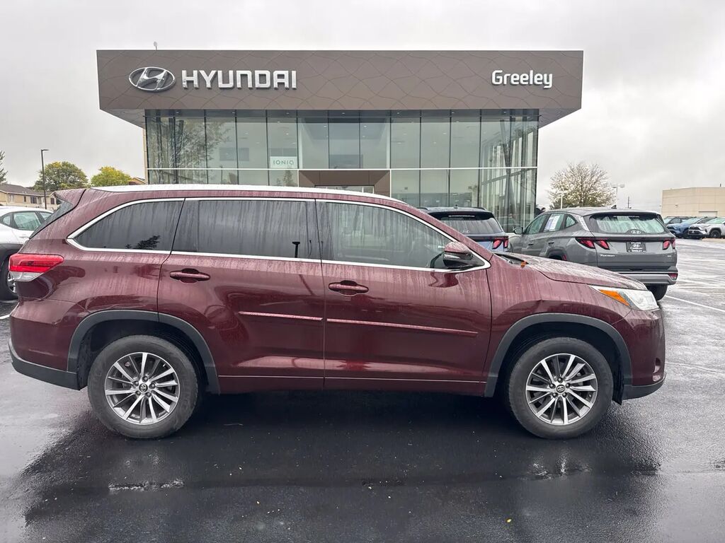 2018 Toyota Highlander XLE — photo 1 of 10