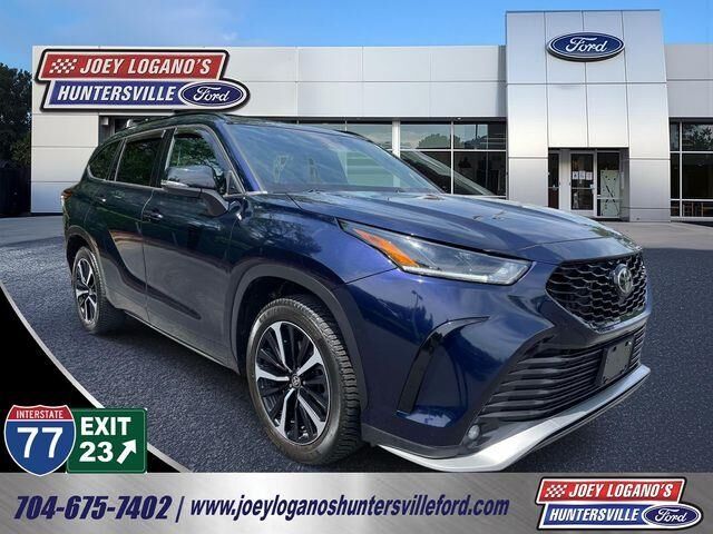 2022 Toyota Highlander XSE — photo 1 of 1